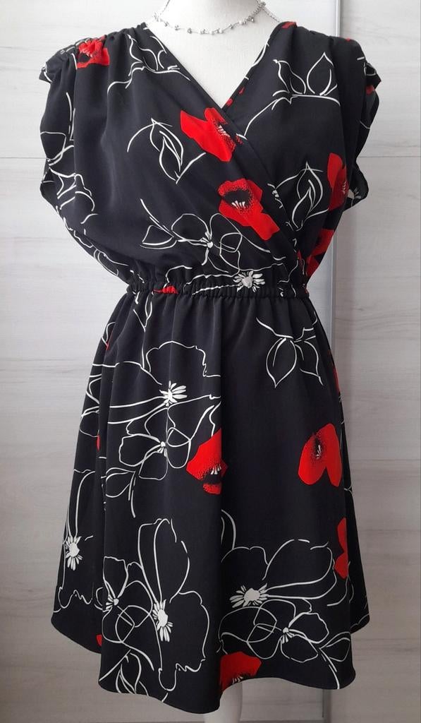 Zwarte jurk met rode bloemenprint Parfois maat S/M, nieuw, Maat 38/40 (M), Zwart, Nieuw, Ophalen of Verzenden