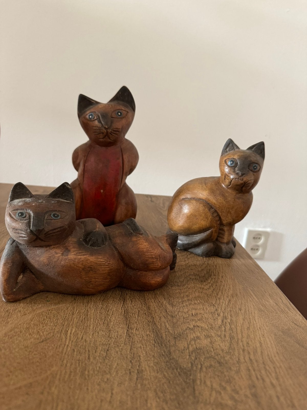 3 houten hand werk kat beeldjes, Ophalen of Verzenden, Zo goed als nieuw, Dier