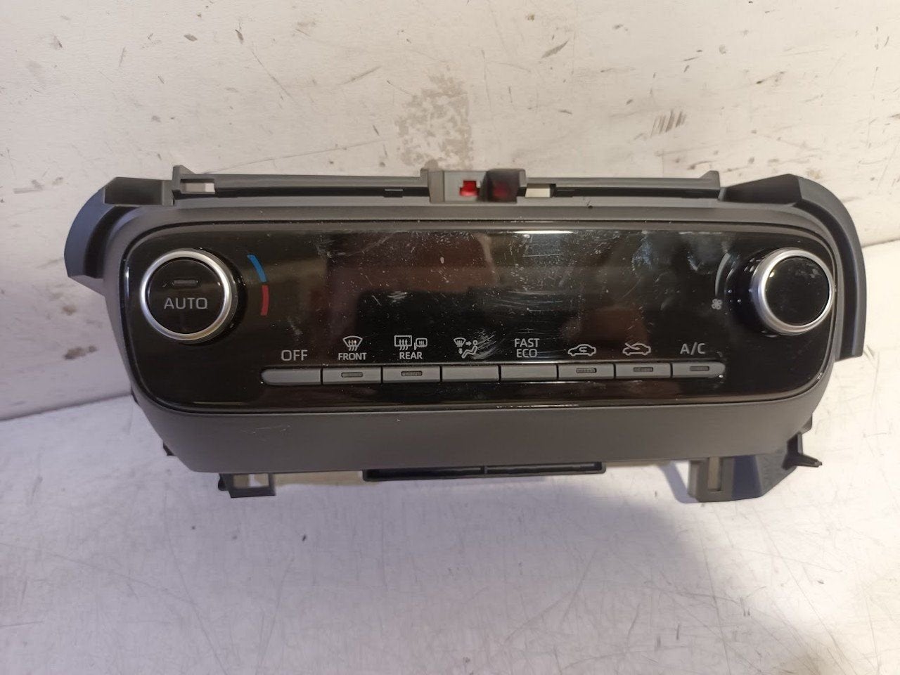 Bedieningspaneel kachel Toyota Yaris, Auto-onderdelen, Onderdelen@venauto.nl, Van der Ven Autorecycling B.V., Gebruikt, Ettenseweg 76, 4706 PB Roosendaal, The Netherlands