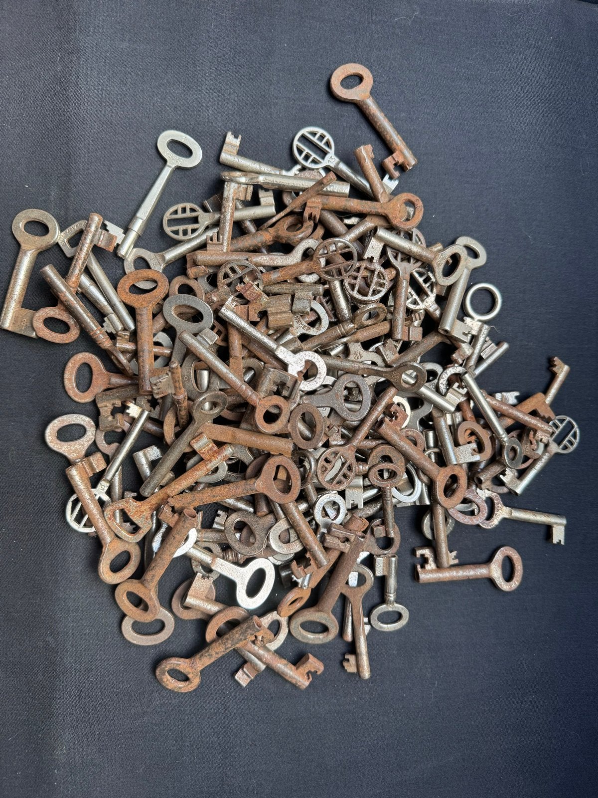 150 Oude Sleutels - Decoratie, Kunst, Hobby, Antiek en Kunst, Ophalen of Verzenden