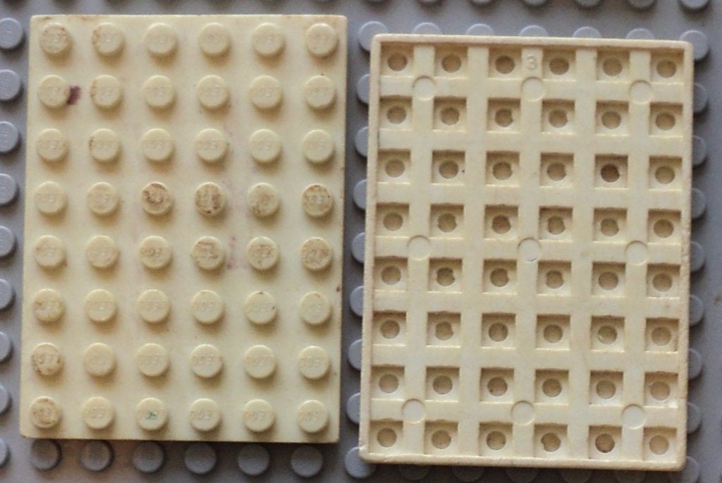 3036old (1) 2x White Plate 6 x 8 with Waffle Bottom, Ophalen of Verzenden, Gebruikt