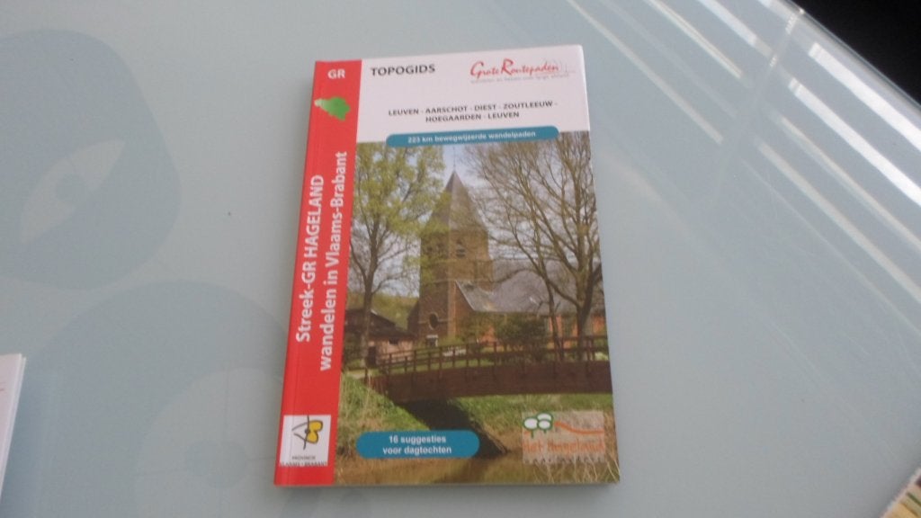Topogids met 223 km ! wandelpaden Hageland Leuven, Gelezen, 2000 tot heden, Ophalen of Verzenden, Landkaart