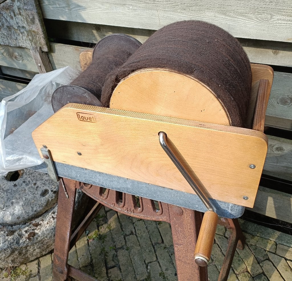 LOUET wolkaarder kaardmolen groot model 19 cm breed alpaca, Hobby en Vrije tijd, Spinnewielen en Spinnen, Ophalen of Verzenden