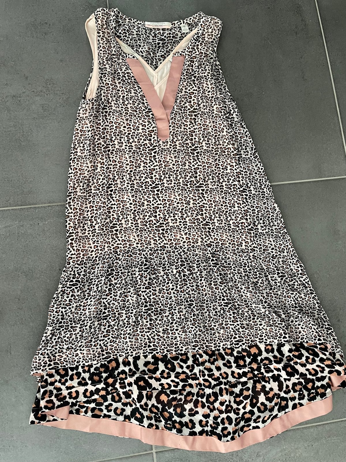 Maison Scotch -  Leopard Print - Jurk Maat M, Maat 38/40 (M), Zo goed als nieuw, Onder de knie, Meerkleurig