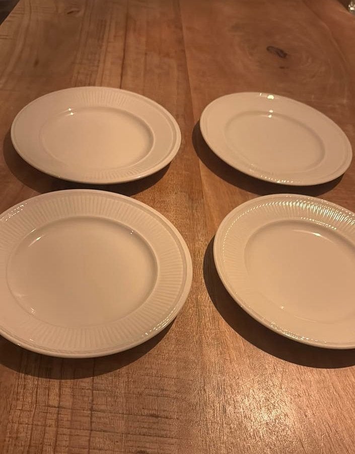 Wedgewood Edme gebaksbordje 4 stuks, Ophalen, Zo goed als nieuw, Aardewerk, Bord(en)