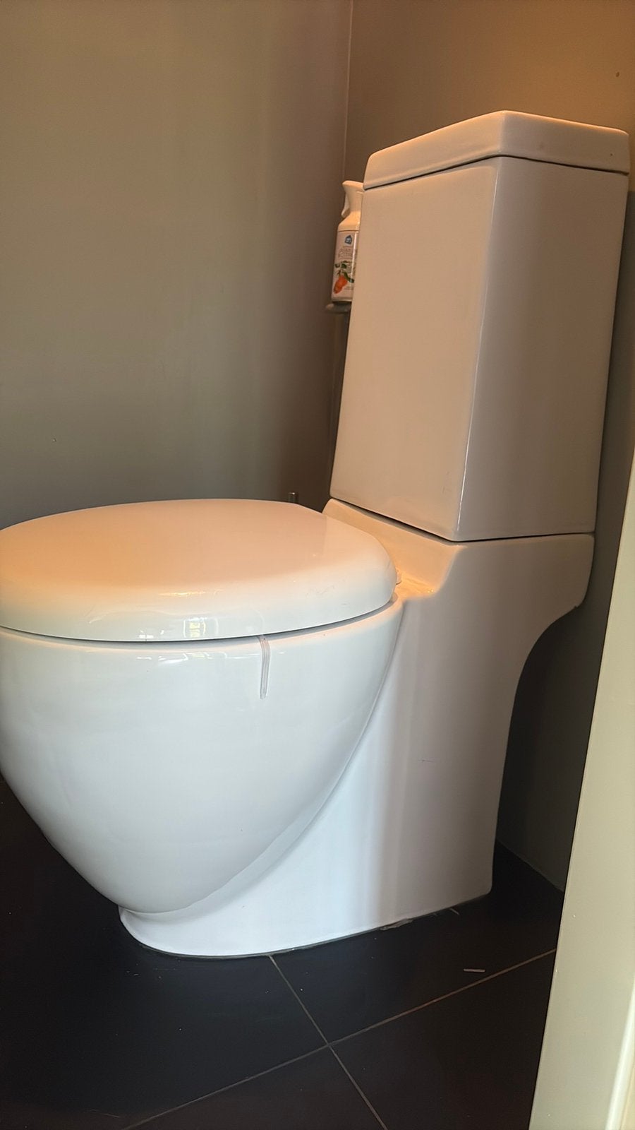 Mooi Duoblok toilet , vandaag gratis ophalen, Ophalen, Gebruikt