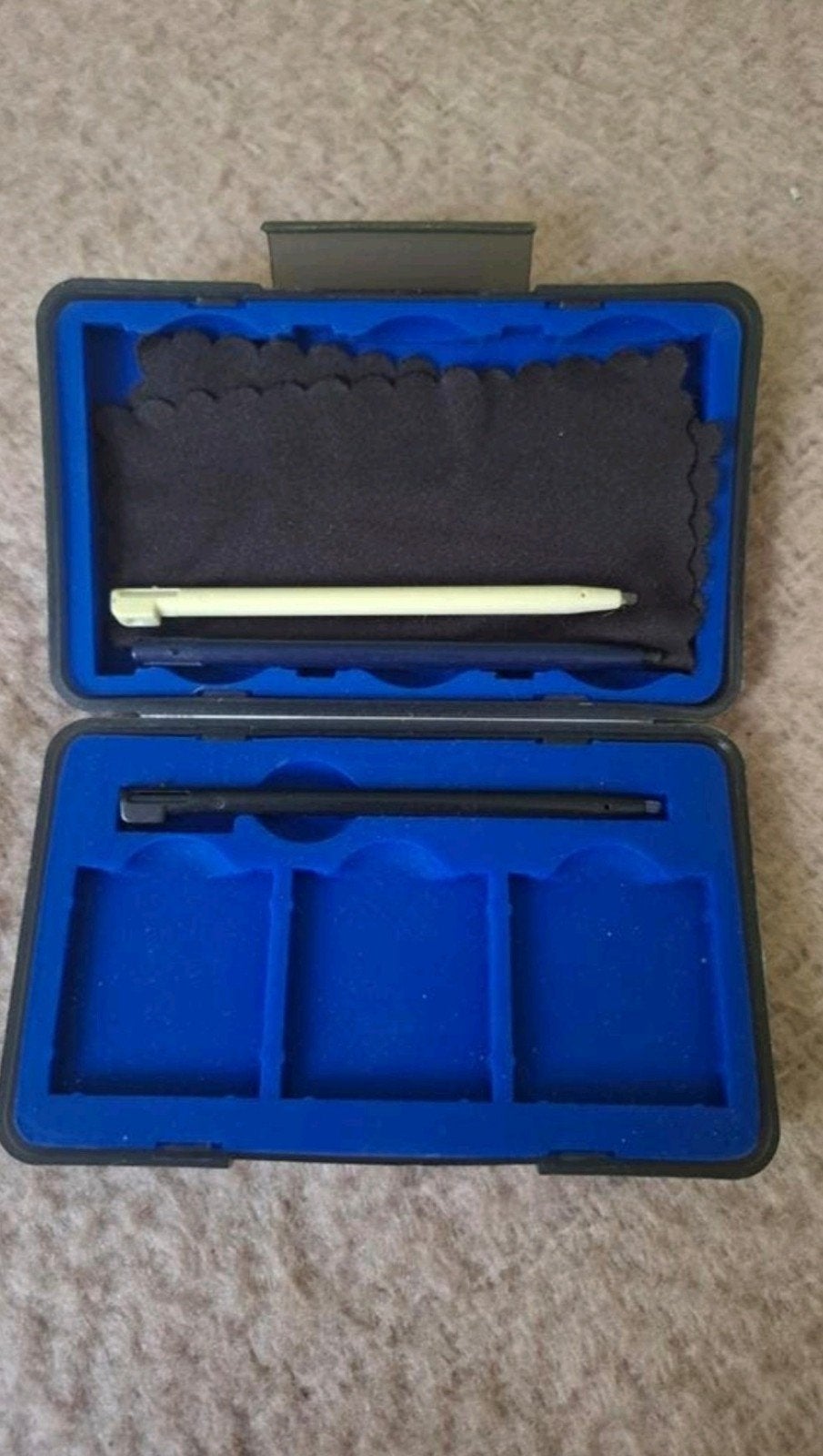 Opbergdoosje voor Nintendo DS accessoires - Piranha, Spelcomputers en Games, Ophalen of Verzenden, Gebruikt, Dsi, Hoesje, Tasje of Behuizing