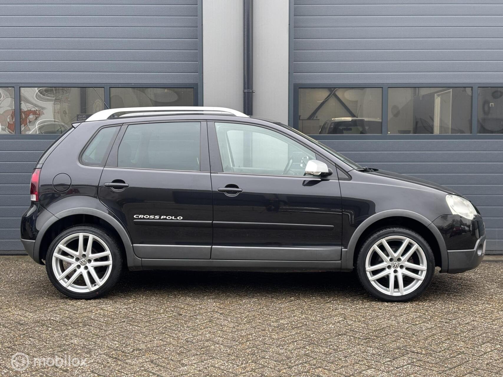 Volkswagen Polo 1.6-16V Cross Uitvoering, Auto's, Volkswagen, Voorwielaandrijving, 1064 kg, Zwart, Handgeschakeld