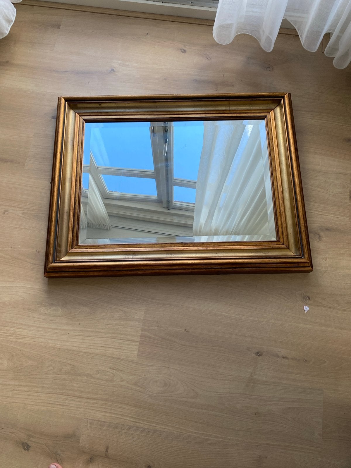 Gouden vintage spiegel met sierlijke lijst, Huis en Inrichting, Woonaccessoires | Spiegels, Ophalen, Gebruikt, Minder dan 100 cm