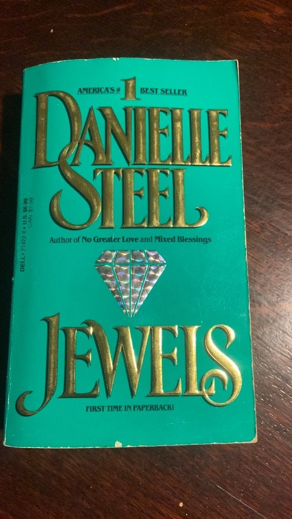 Jewels - Danielle Steel, Ophalen of Verzenden, Zo goed als nieuw