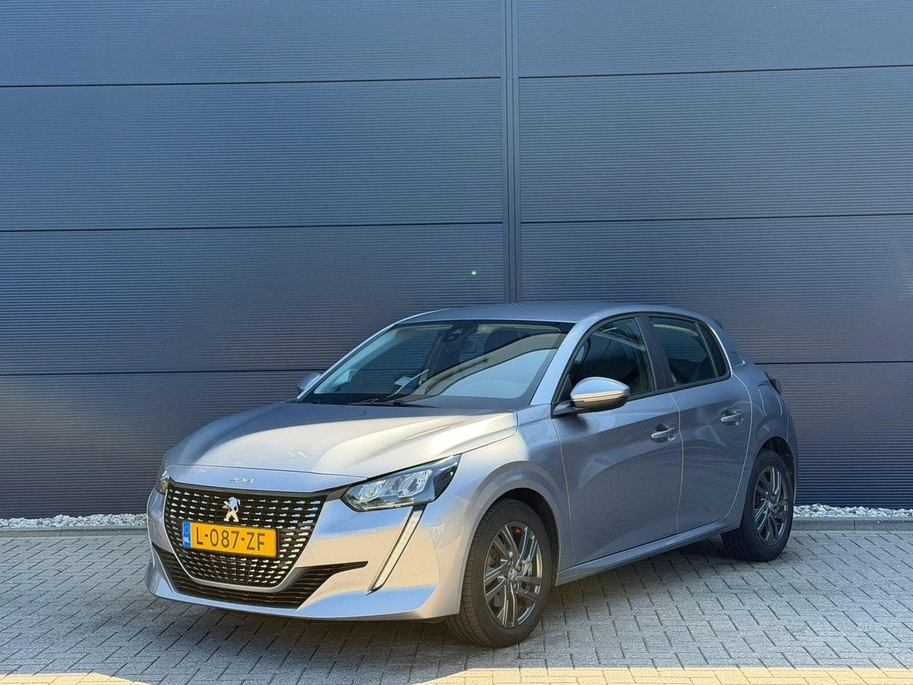 Peugeot 208 1.2 PureTech Active Pack | Navigatie | Apple Car, Auto's, Peugeot, 101 pk, Gebruikt, 1199 cc, LED verlichting