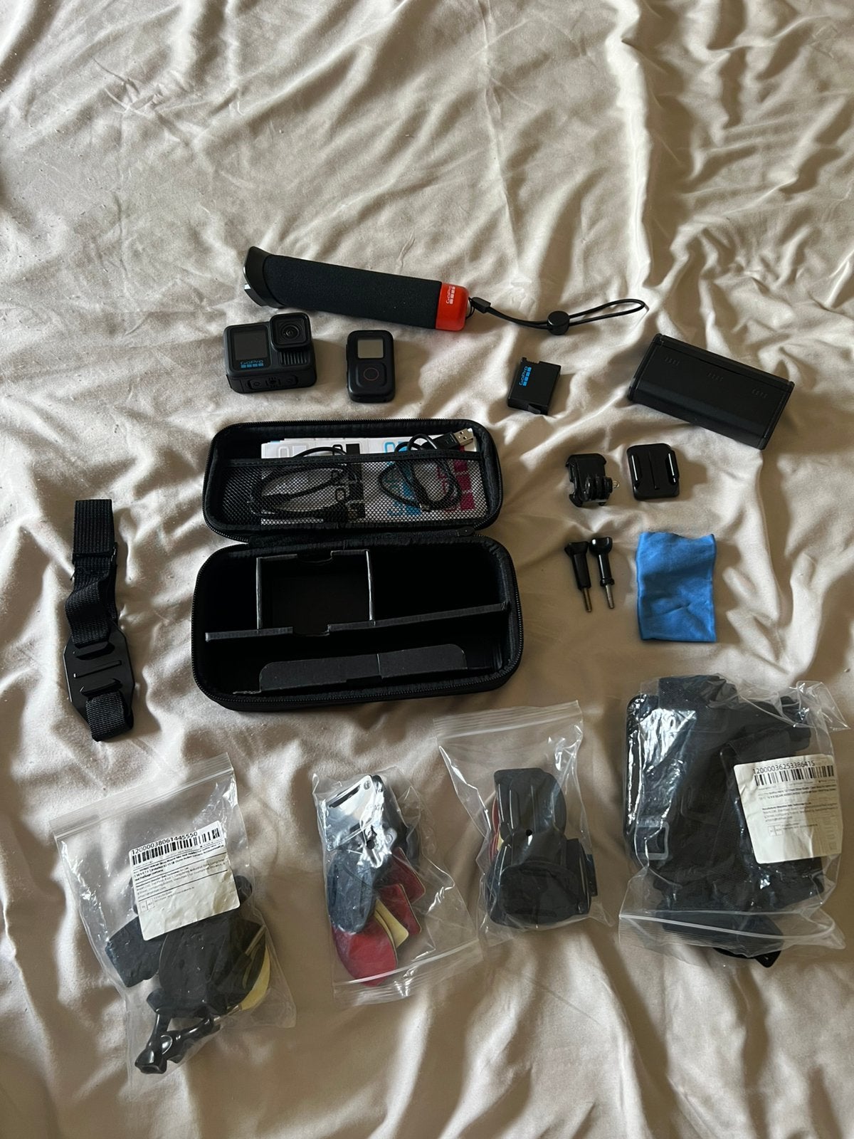 GoPro HERO 13 + accessoires bundle (afstandsbediening), Ophalen, Zo goed als nieuw, GoPro