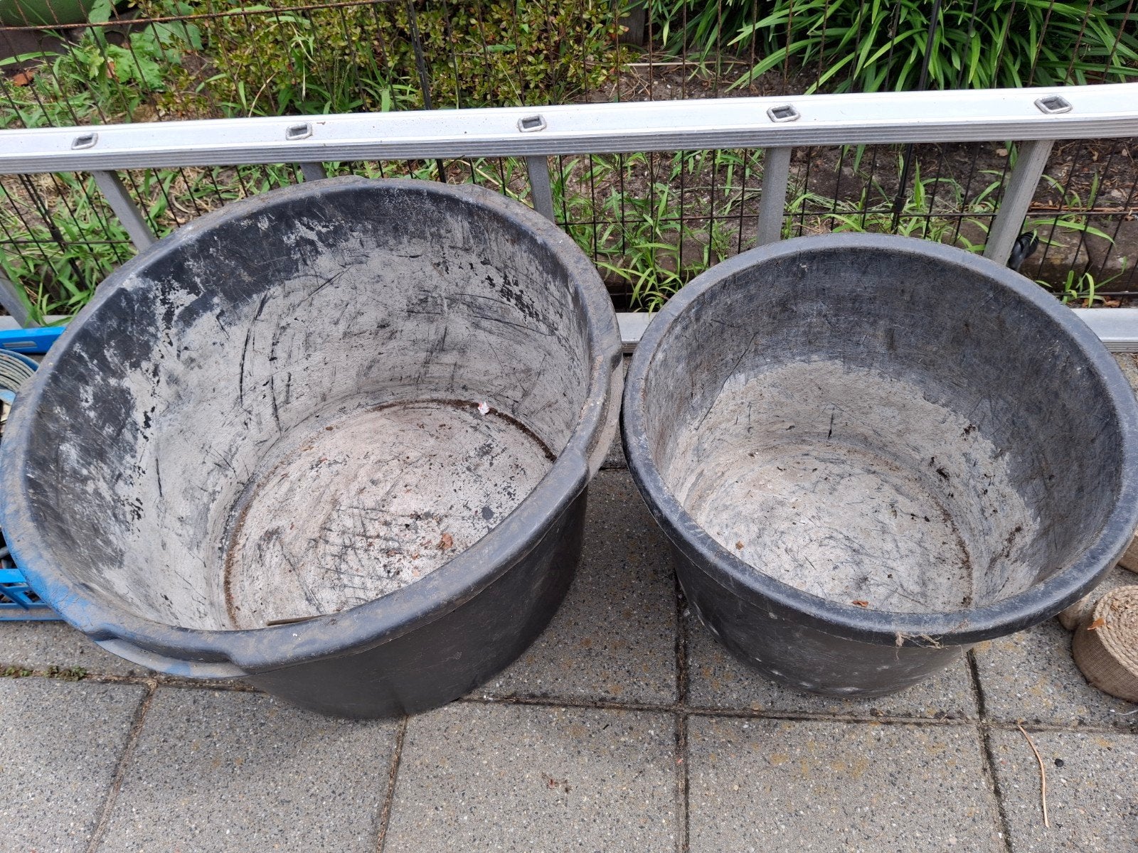 Twee stevige gebruikte speciekuipen, Ophalen, Gebruikt