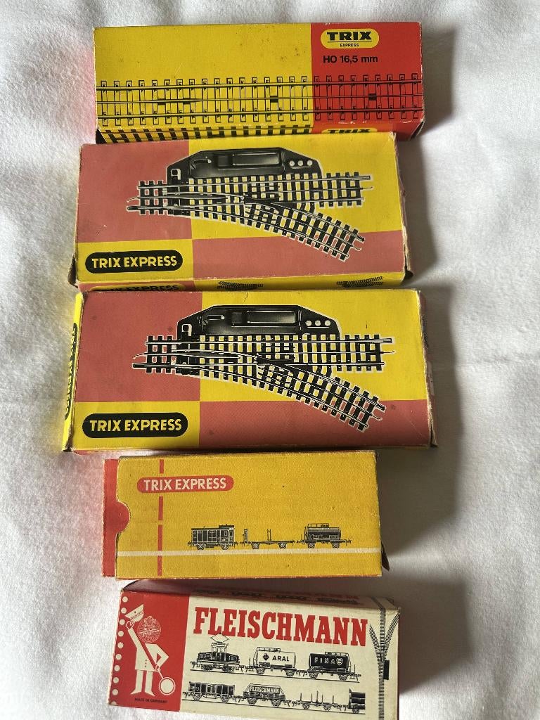 treinrails+1wagon merk Trix +1wagon Fleischmann totaal €20,-, Gelijkstroom, Trix, Ophalen of Verzenden, Gebruikt