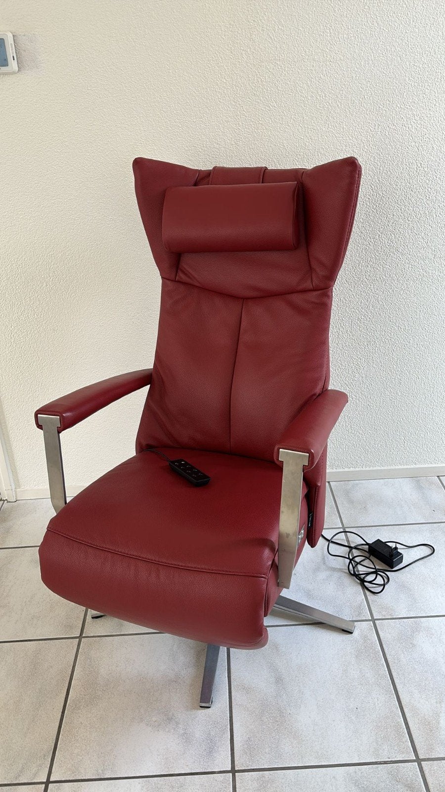 Velderhof Liscia relaxfauteuil, rood leer, elektrisch verste, Huis en Inrichting, Ophalen, Modern, Comfort, 75 tot 100 cm, Zo goed als nieuw