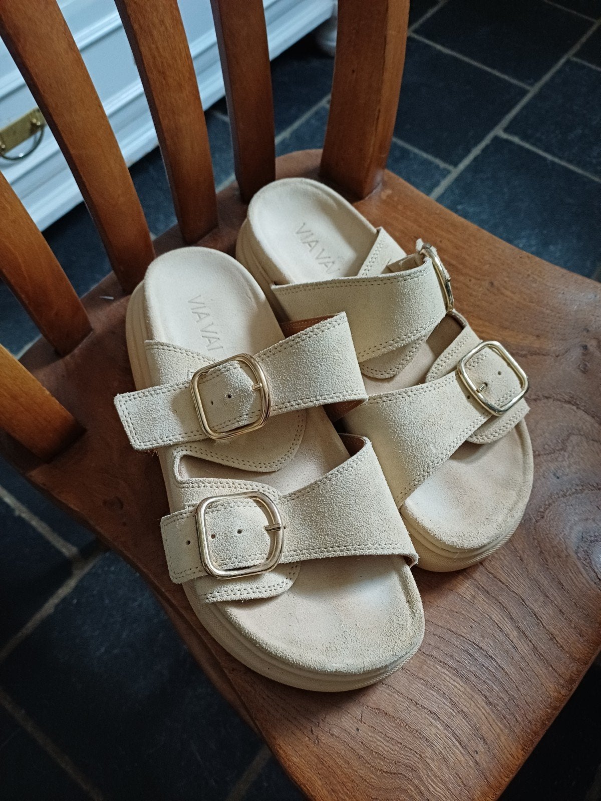Nieuwe Slippers ViaVai  38, Ophalen of Verzenden, Nieuw, Beige