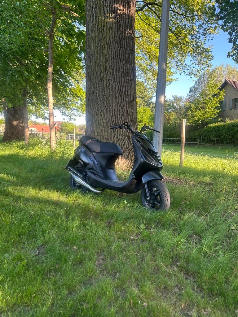 Zip 2 takt 70cc, Fietsen en Brommers, Scooters | Piaggio, Ophalen, Zo goed als nieuw, Tweetakt, Zip