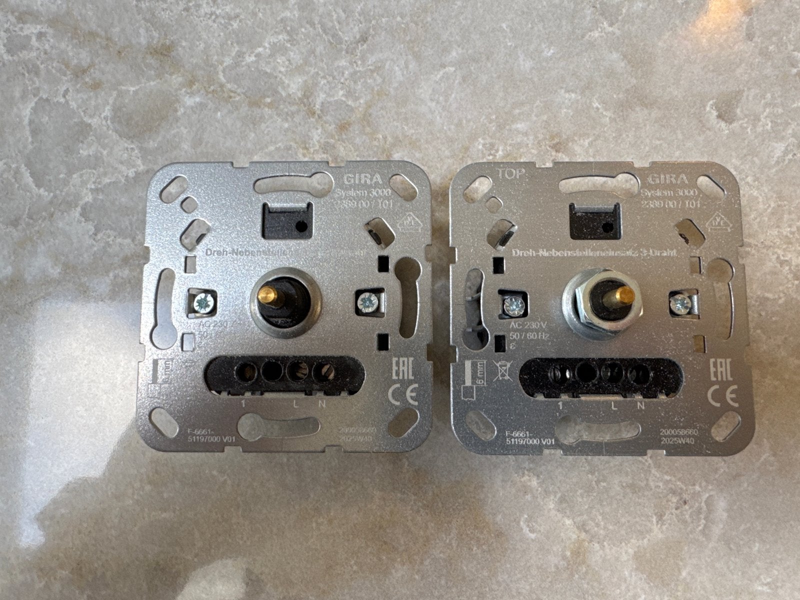 2x Gira Systeem 3000 neven draaidimmer 3-draads (238900), Ophalen of Verzenden, Zo goed als nieuw, Gira, Dimmer