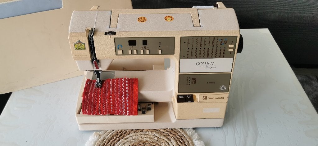 Naaimachine Husqvarna GOLDEN Computer, Ophalen of Verzenden, Zo goed als nieuw, Naaimachine, Husqvarna