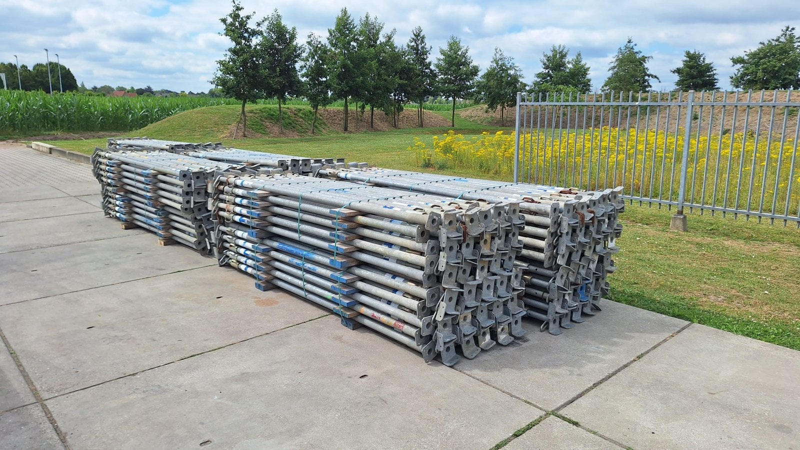 Nette gebruikte schroefstempels BM540, Doe-het-zelf en Verbouw, Steigers, Gebruikt, Overige typen, 5 meter of hoger, Ophalen