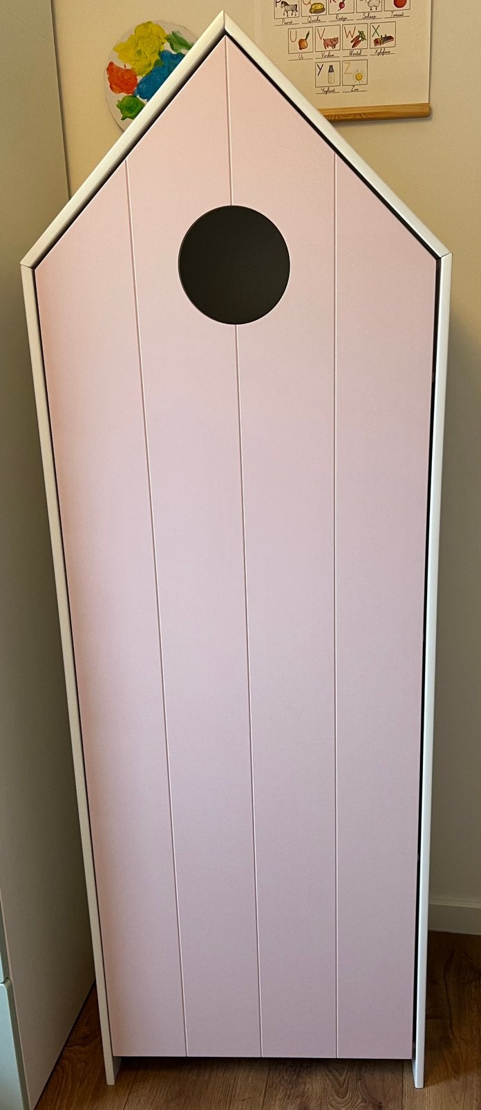 Vrolijke kledingkast te koop, Ophalen, 105 cm of meer, Zo goed als nieuw, Minder dan 50 cm