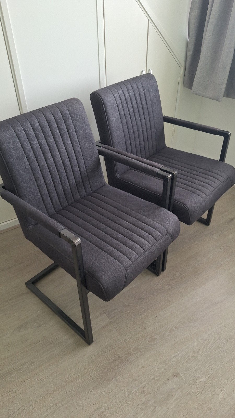 2 industriële eetkamerstoelen - zo goed als nieuw