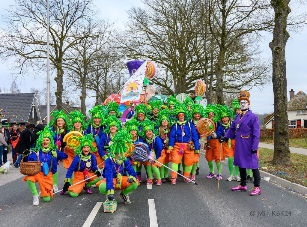 29 oempa loempa pakken en 1Willy Wonka pak samen € 500,-, Ophalen, Carnaval, Maat 42/44 (L), Zo goed als nieuw