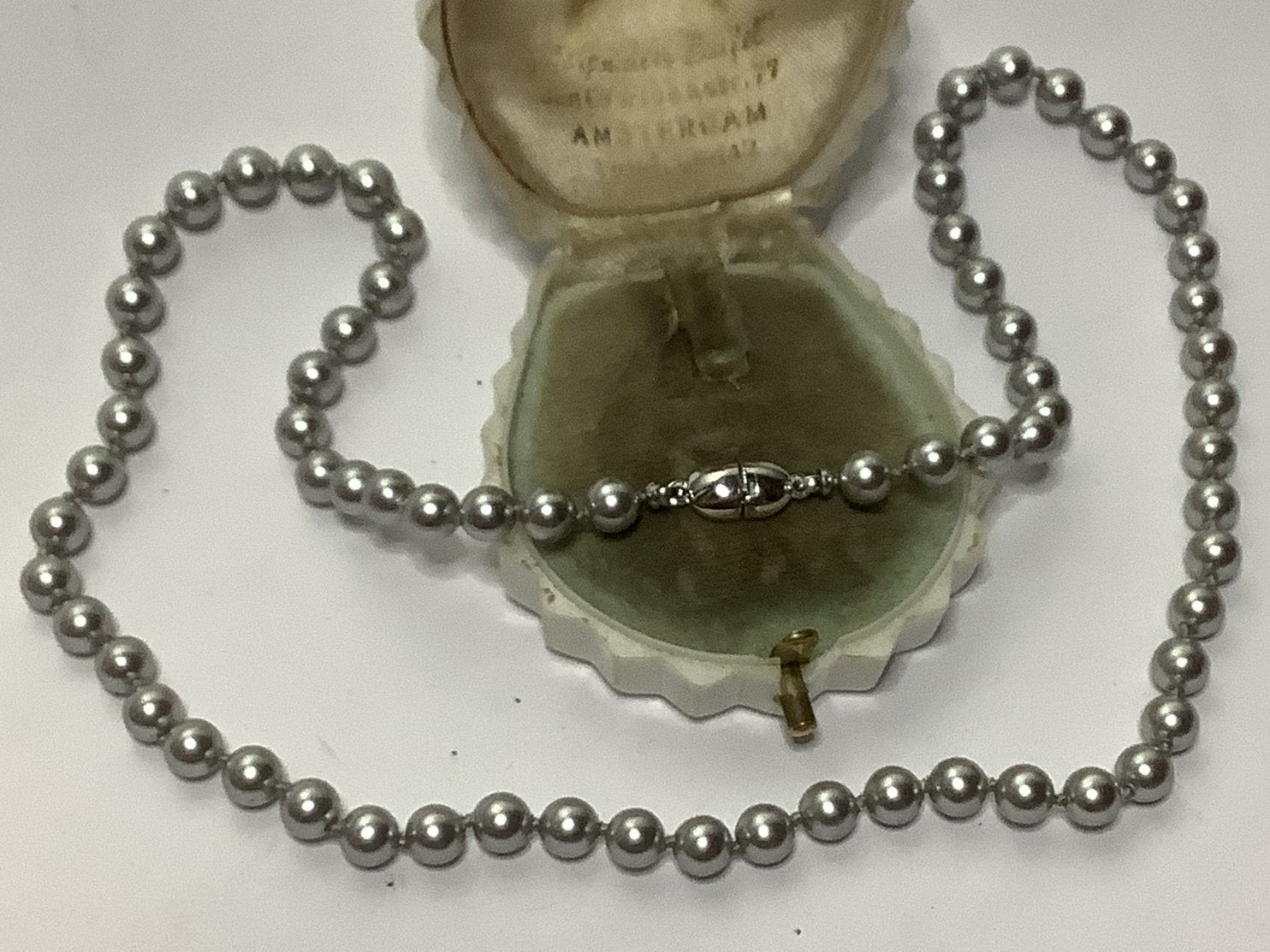 ORIGINELE MONET PARELKETTING MET PRACHTIG SLOT GEMERKT MONET, Verzenden, Overige materialen, Ketting