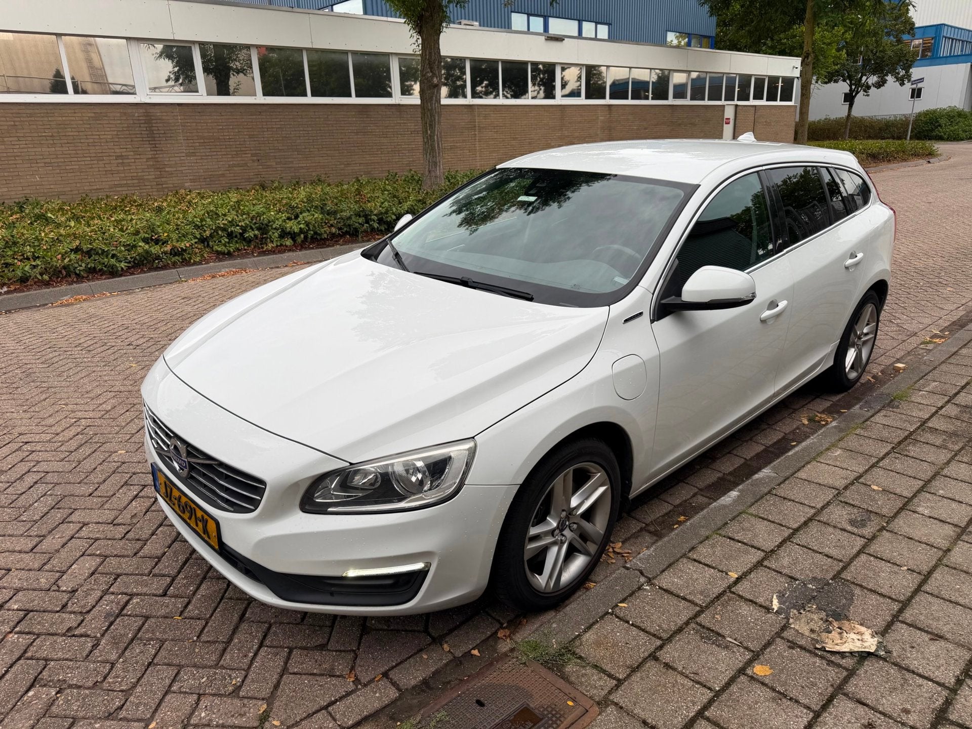 Volvo V60 2.4 D5 Twin Engine Lease Edition AUTOMAAT, Auto's, Euro 6, Leder en Stof, Vierwielaandrijving, 1880 kg