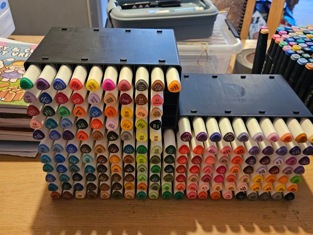 Grote set Touch Twin Markers in handige houders aqua markers, Ophalen of Verzenden, Gebruikt, Potlood of Stift