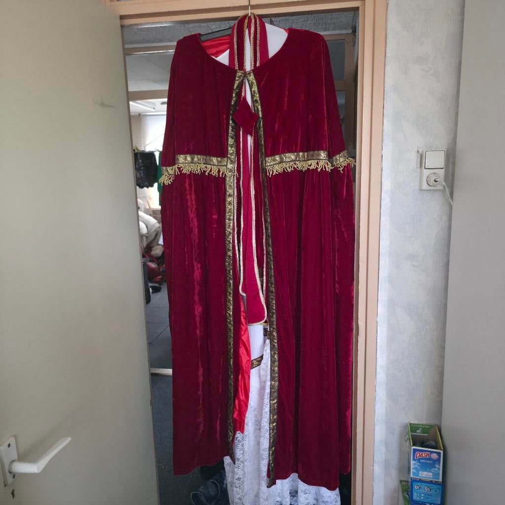 Sinterklaas kostuum, Diversen, Sinterklaas, Ophalen