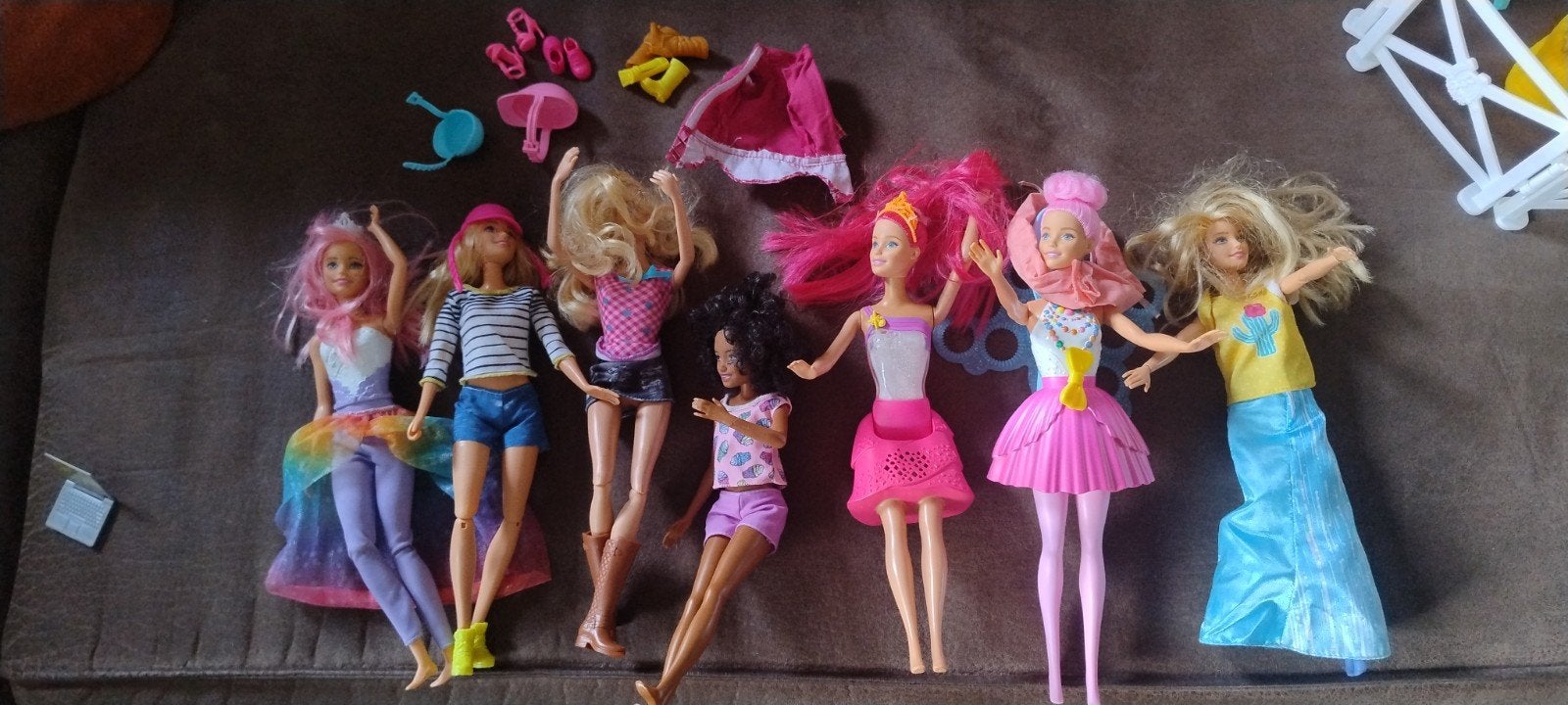7 Barbie poppen met diverse accessoires, Kinderen en Baby's, Speelgoed | Poppen, Ophalen of Verzenden, Gebruikt, Barbie