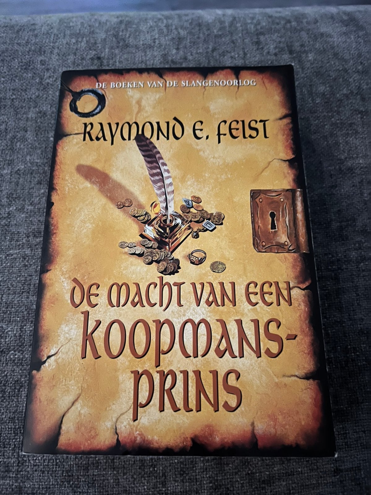 Raymond E. Feist - De macht van een koopmansprins, Boeken, Ophalen of Verzenden, Zo goed als nieuw, Raymond E. Feist