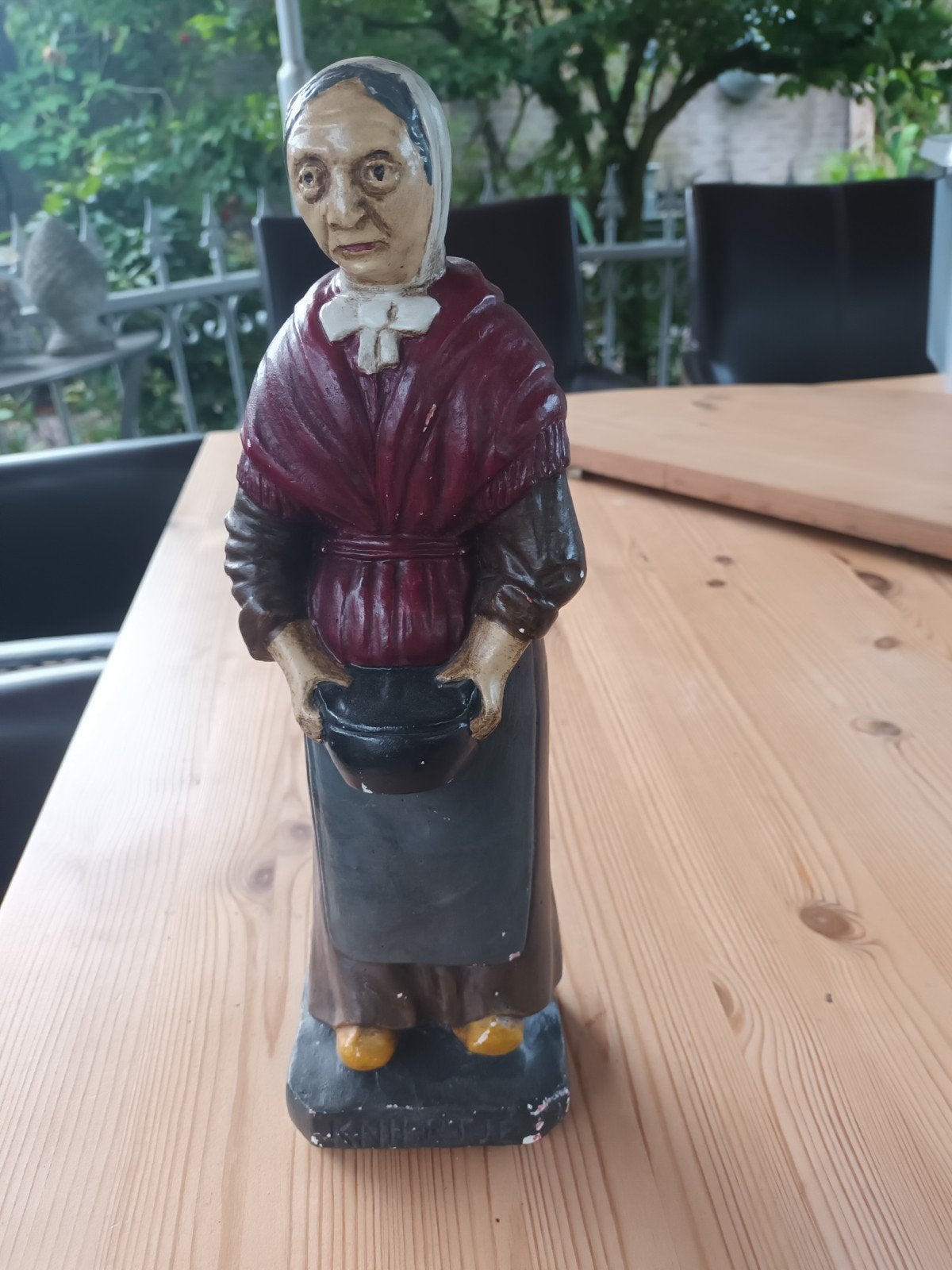 beeld  van kniertje, Verzamelen, Ophalen of Verzenden, Gebruikt, Mens