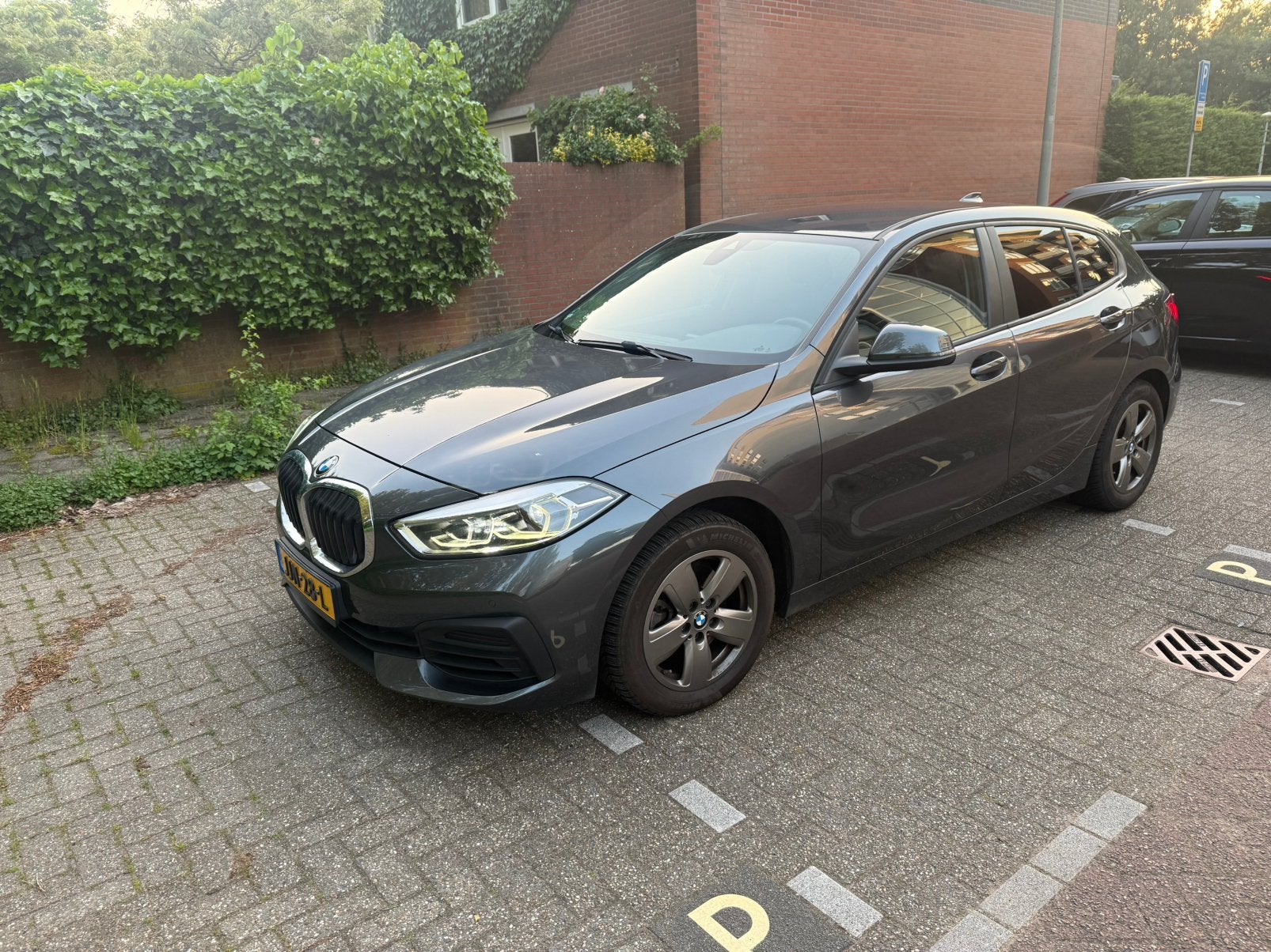 BMW 1-Serie 116i benzine handgeschakeld dealeronderhouden, Stof, Bluetooth, Handgeschakeld, 3 cilinders