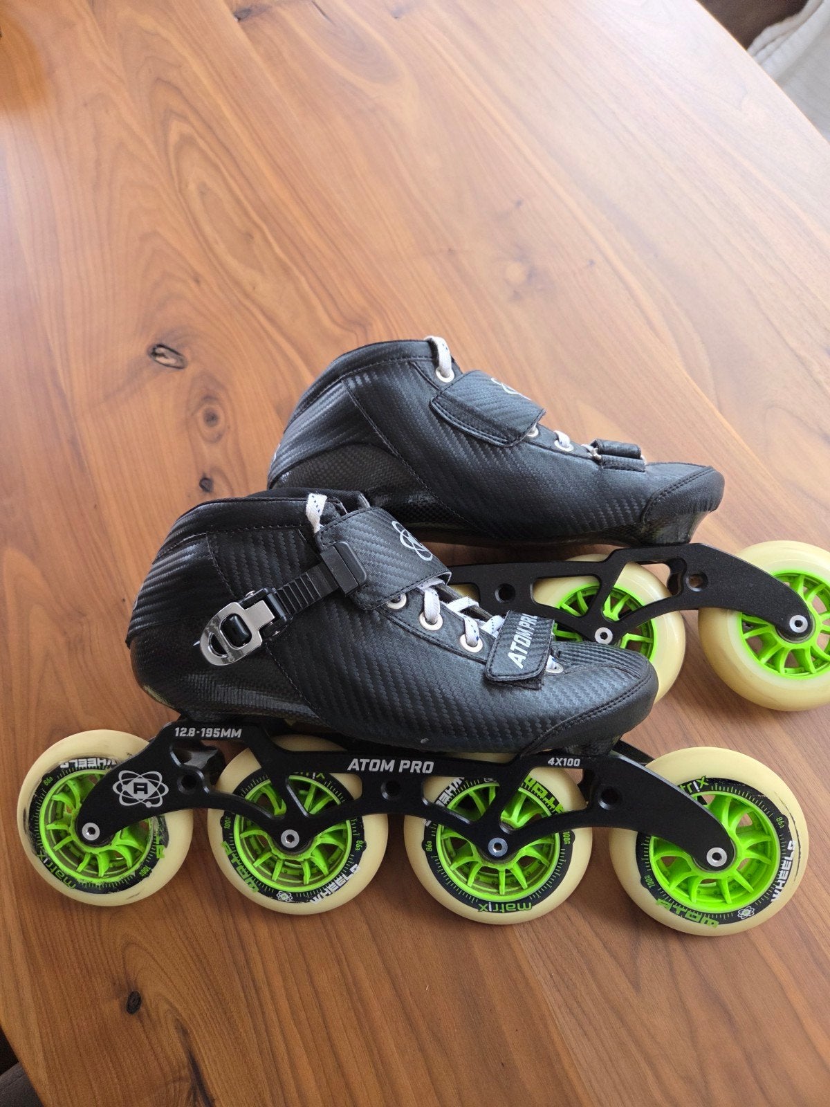 Te koop skeelers Atom pro maat 40., Sport en Fitness, Skeelers, Ophalen, Nieuw