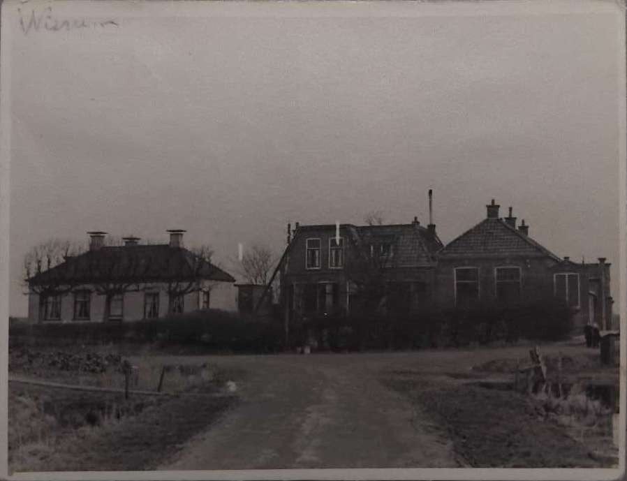 Fotokaart Wierum (Friesland) – Gelopen 1956 naar Leeuwarden, Ophalen of Verzenden, 1940 tot 1960, Gelopen, Friesland