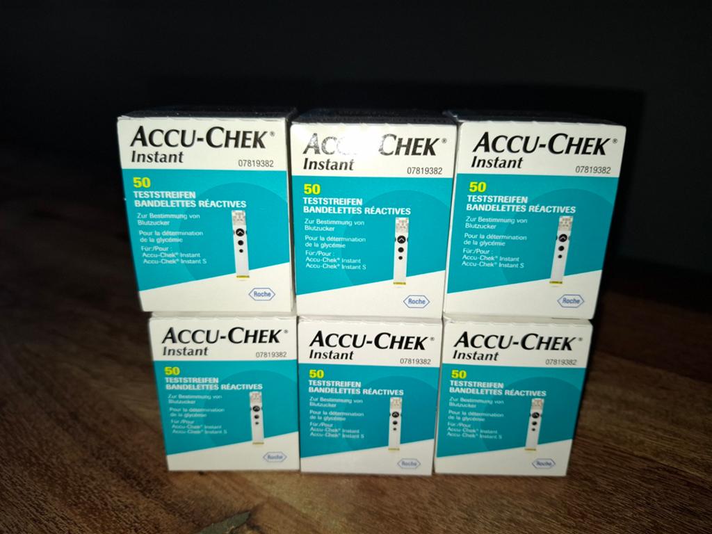 Accu-Chek instant teststrips 6x50 stuks, Diversen, Verpleegmiddelen, Ophalen of Verzenden