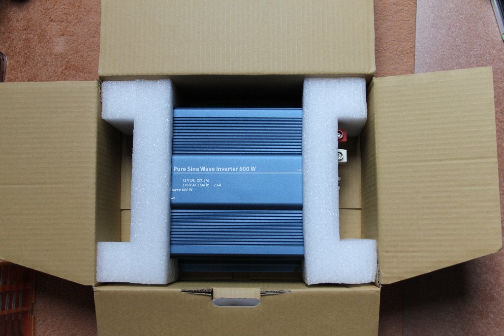 12 naar 230 volt Inverter 600 watt. zuivere sinus., Ophalen of Verzenden, Zo goed als nieuw