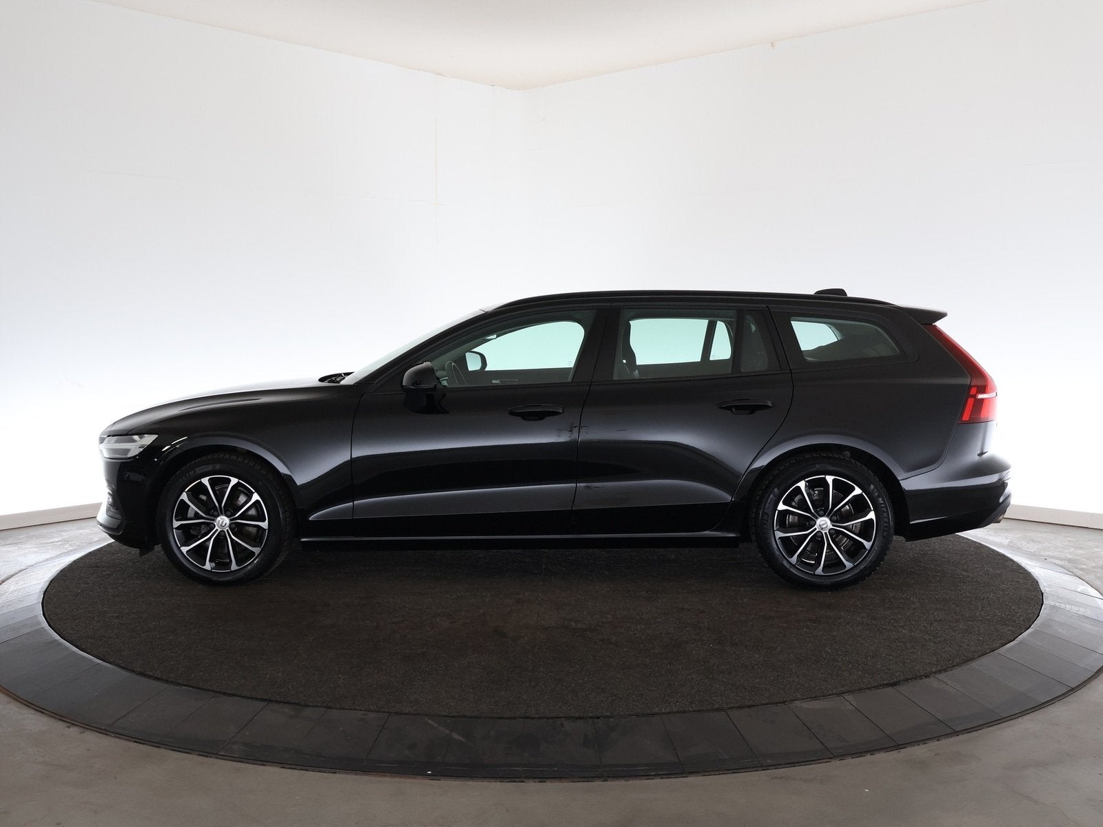 Volvo V60 2.0 B3 Momentum | Carplay | Camera | Stoelverwarmi, Auto's, Stof, Euro 6, 4 cilinders, 1969 cc