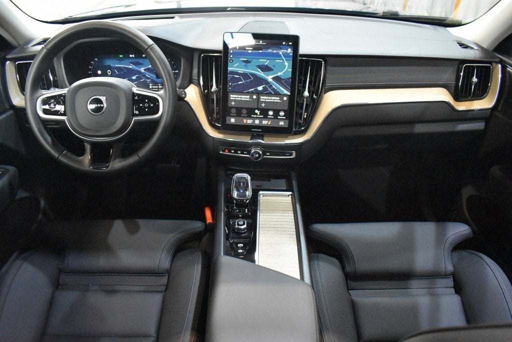 Volvo XC60 T6 350PK AWD Ultra Dark | Luchvering | Trekhaak |, Automaat, 12 maanden, Gebruikt, 4 cilinders