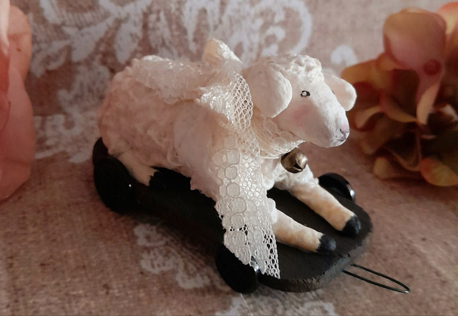 Prachtig brocante wattenpop Schaapje op wagentje Spuncotton, Ophalen of Verzenden