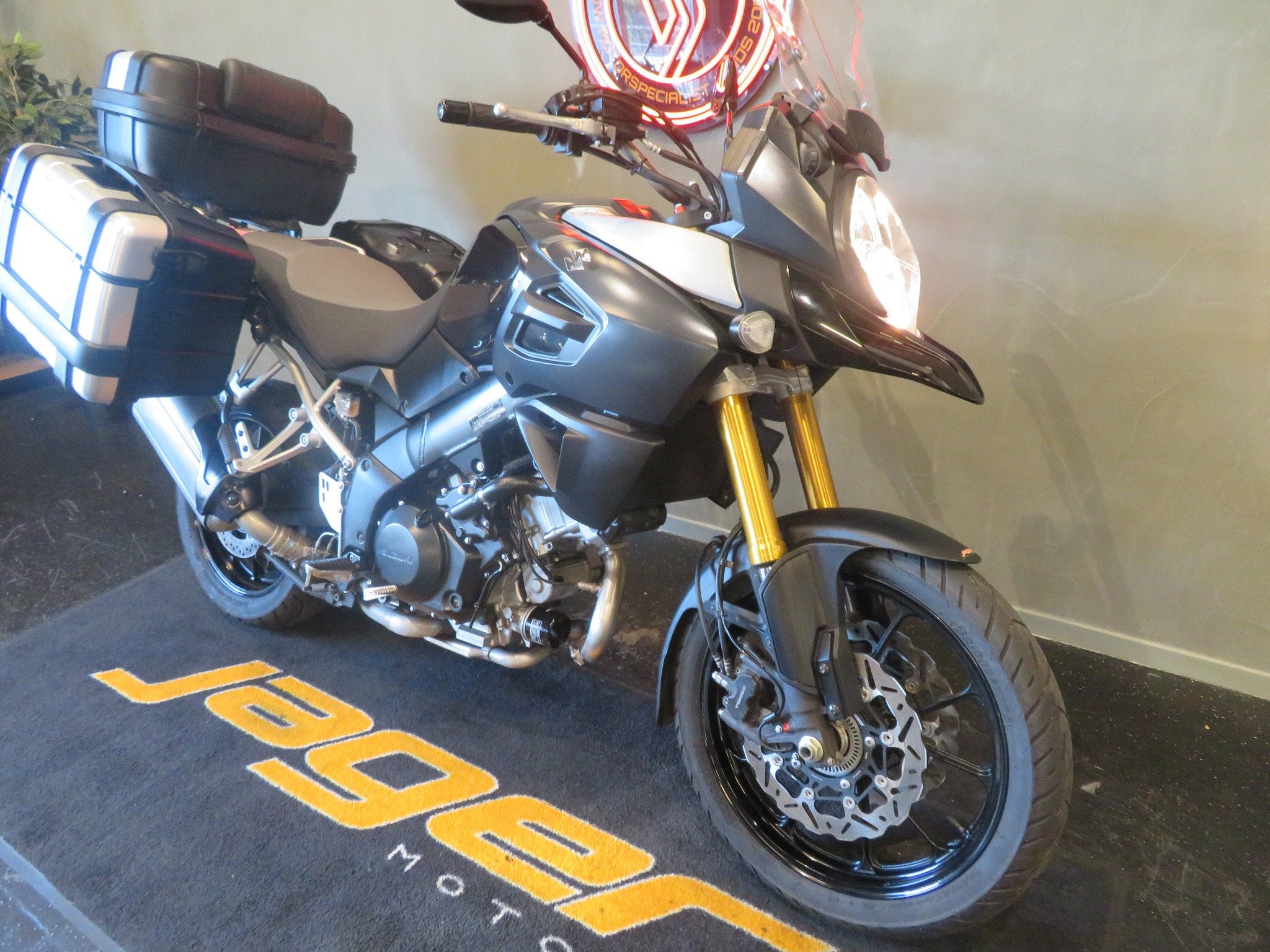 Suzuki DL 1000 V-STROM KOFFERS ZEER FRAAI! (bj 2016), Toermotor, 1037 cc, Gebruikt, Bedrijf