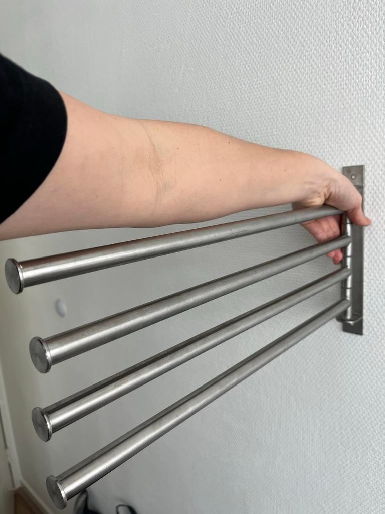 IKEA GRUNDTAL Uittrekbaar Handdoekenrek - Nieuwstaat, Huis en Inrichting, Badkamer | Badtextiel en Accessoires, Ophalen, Zo goed als nieuw