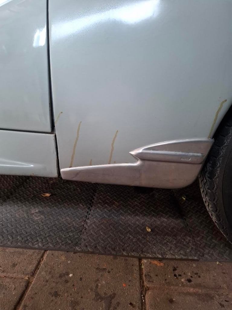 GEZOCHT !!!! Robrie sierstuk Peugeot 203, Ophalen of Verzenden, Peugeot