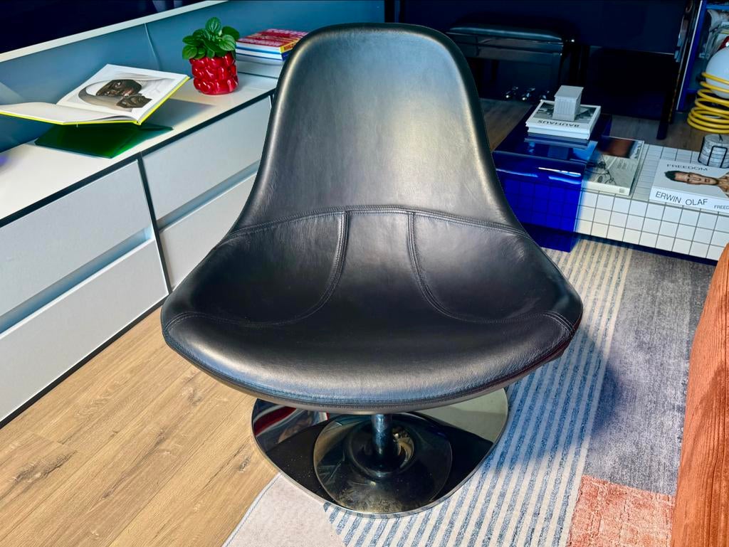 IKEA Tirup Egg Chair – Zwart Leer – Topstaat, Huis en Inrichting, Fauteuils, Ophalen, Zo goed als nieuw, 75 tot 100 cm, Leer