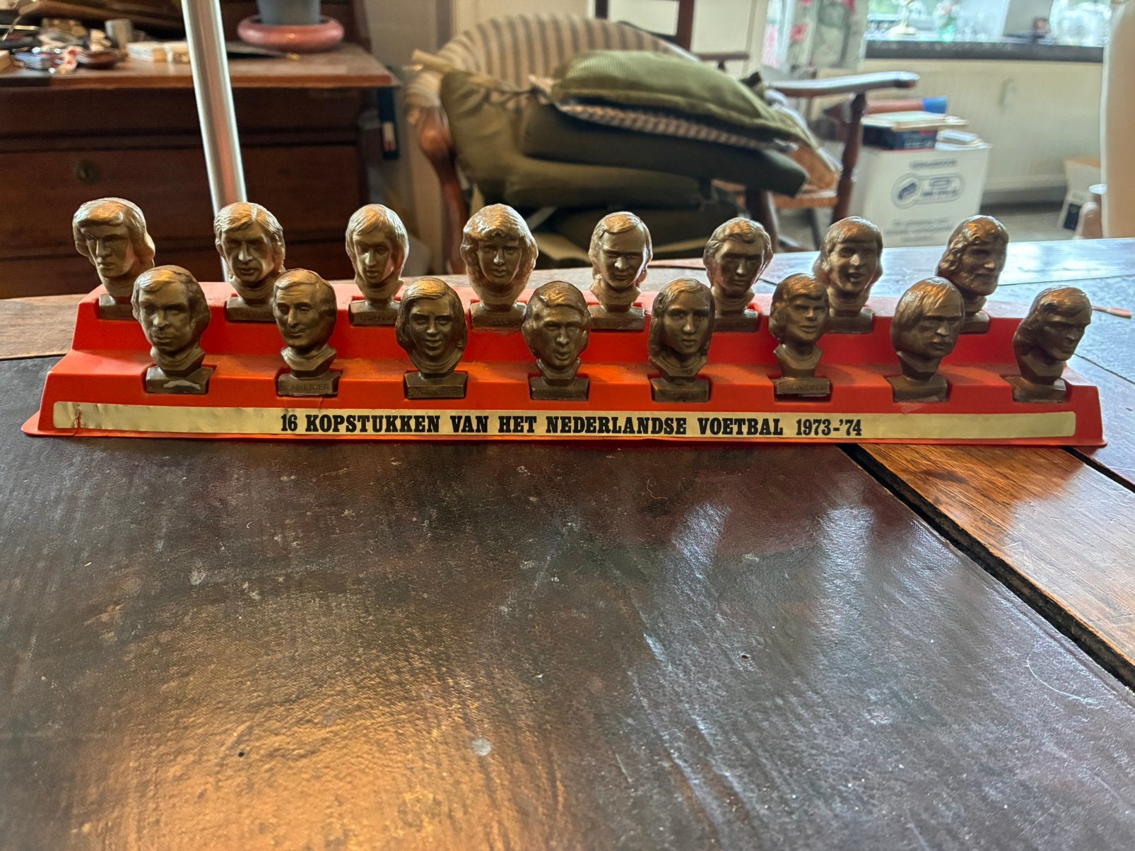 Retro vintage Voetbalelftal 1973 1974, Ophalen of Verzenden, Zo goed als nieuw, Groter dan 1:32