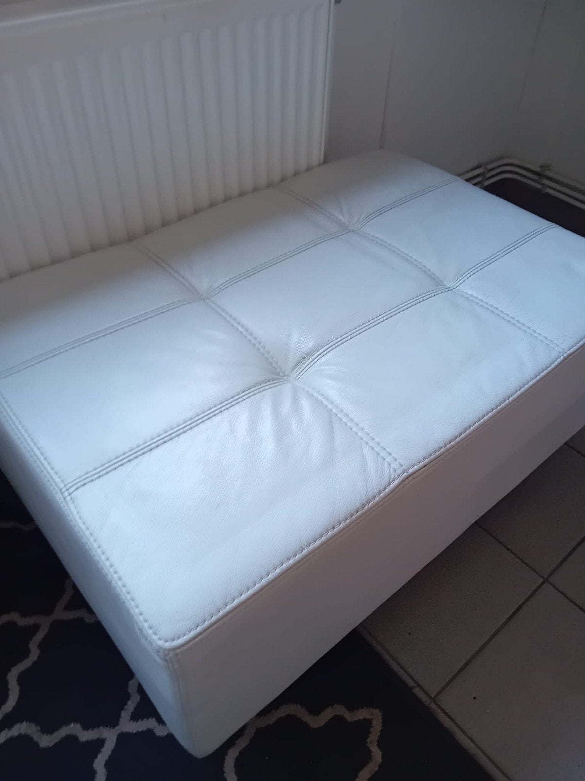 Mooie witte leren hocker, Ophalen, Gebruikt, Leer, 50 tot 75 cm