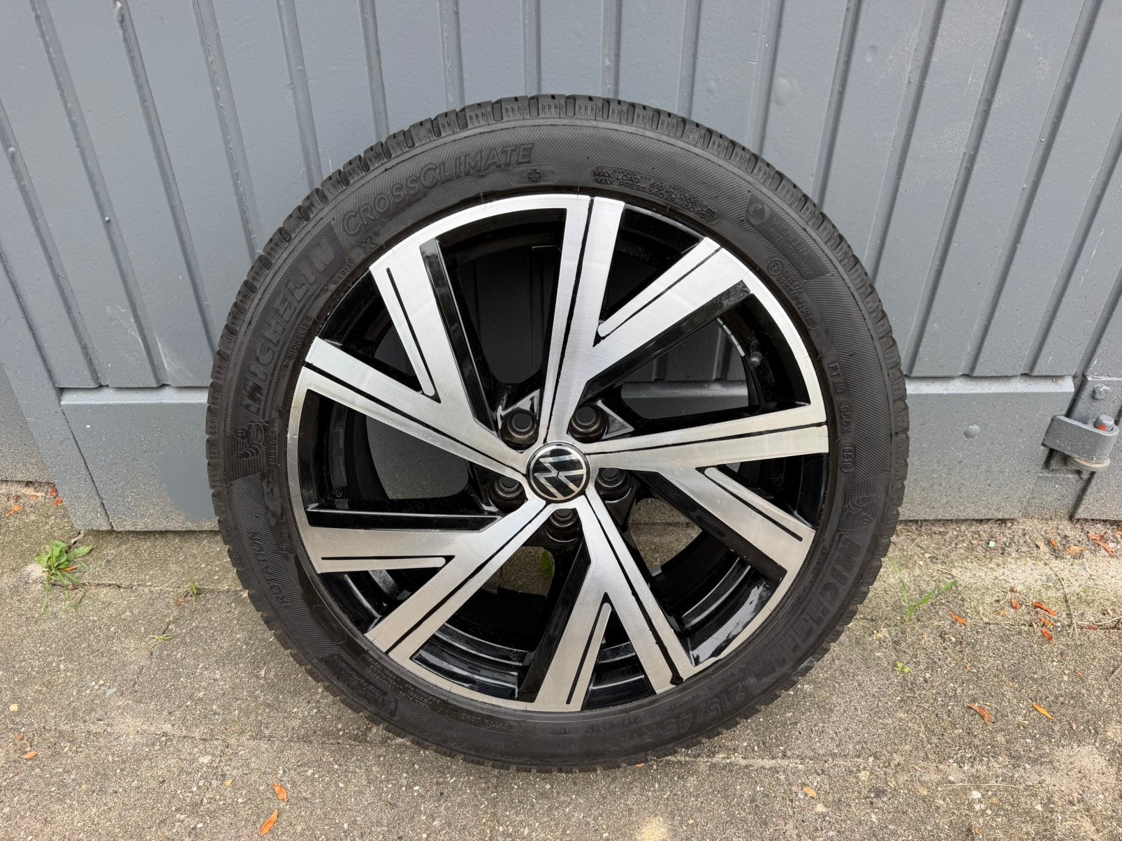 1 stuk 17 inch Volkswagen Polo 6 2G Bergamo velg + band, Auto-onderdelen, VW, Banden en Velgen, 17 inch, Ophalen of Verzenden