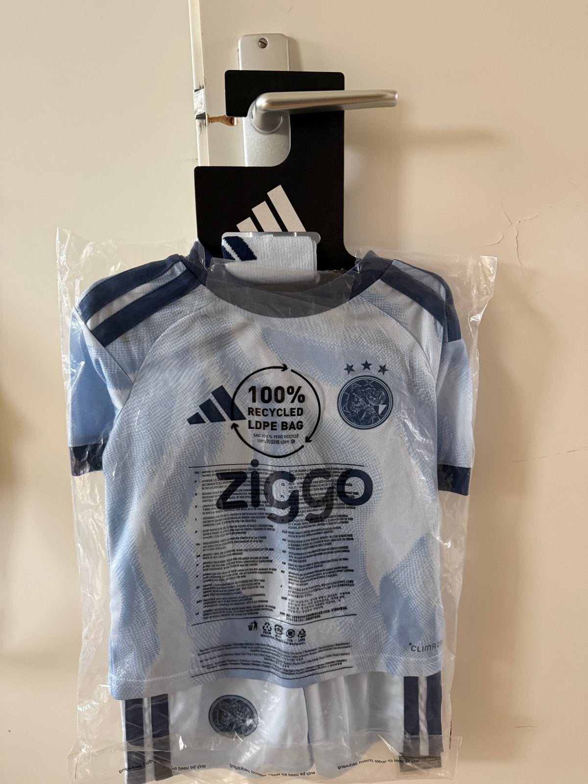 Ajax kindertenue 2026/27 - Nieuw in verpakking, Maat XS of kleiner, Ophalen, Nieuw, Set